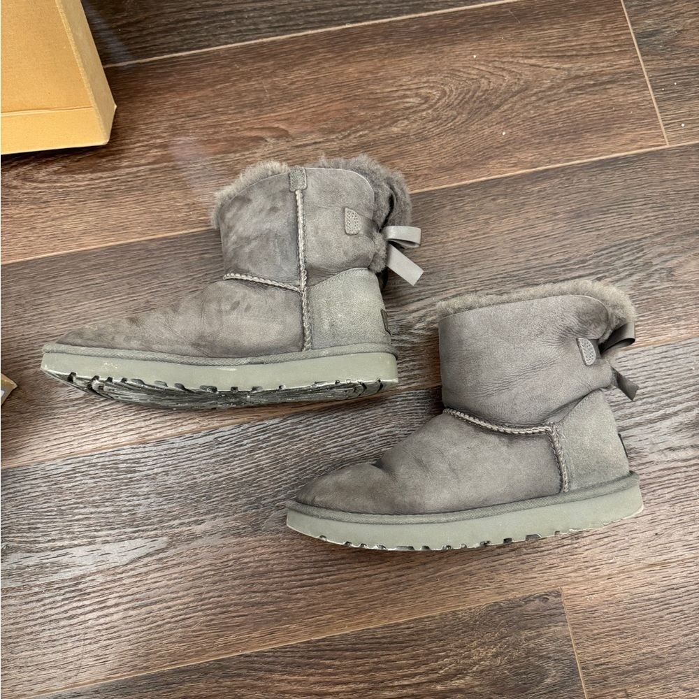 UGG Women Gray Boots - Picture 4 of 6